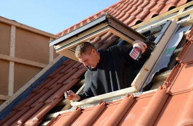 Pose de fenêtres de toit Velux à la Chaume